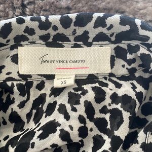 Vince Camuto, print black and white shirt